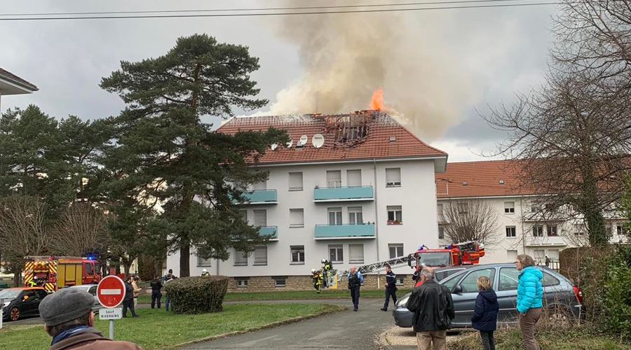 incendie-grand-charmont-250223